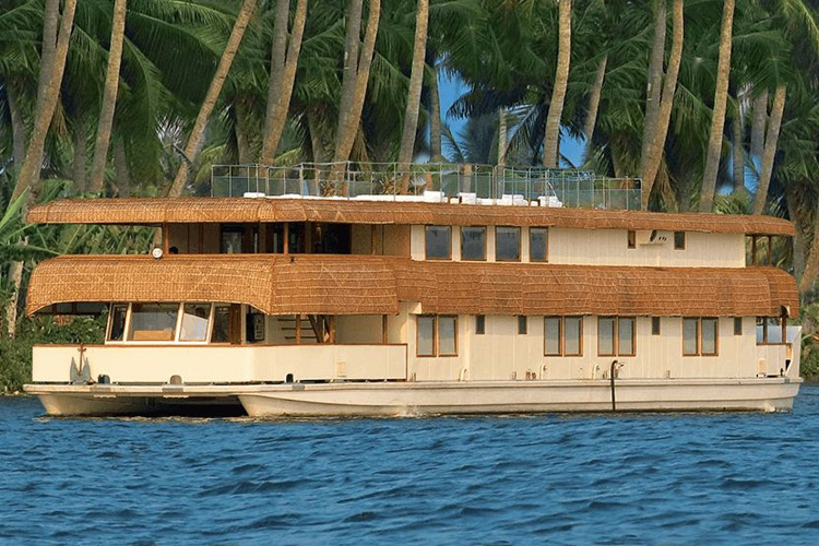 The Oberoi Vrinda, Luxury Kerala Cruiser